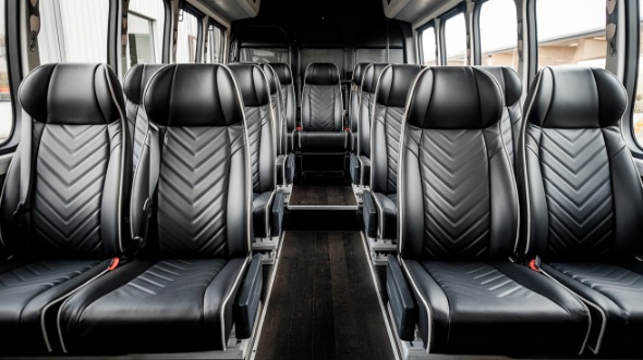 20 passenger minibus rental peoria